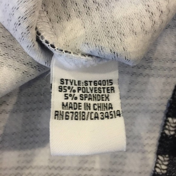 Black and White Gingham Short Sleeve Top Size Small - Picture 4 of 7